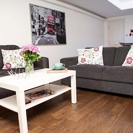 Apt 3, Trafalgar Sq Duplex, 3Rd & 4Th Floor By Indigo Flats London Exterior photo